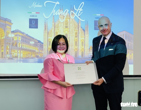 Ý tặng Huân chương công trạng, tước hiệu hiệp sĩ cho bà Trang Lê - Ảnh 1. Ý tặng Huân chương công trạng, tước hiệu hiệp sĩ cho bà Trang Lê - Ảnh 1.