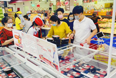 Có gì đáng chờ đợi khi các tỉ phú đổi tên hàng loạt siêu thị? - Ảnh 1. Có gì đáng chờ đợi khi các tỉ phú đổi tên hàng loạt siêu thị? - Ảnh 1.
