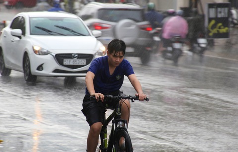 Miền Nam sẽ vào mùa mưa sớm hơn các năm, từ cuối tháng 4 - Ảnh 1. Miền Nam sẽ vào mùa mưa sớm hơn các năm, từ cuối tháng 4 - Ảnh 1.