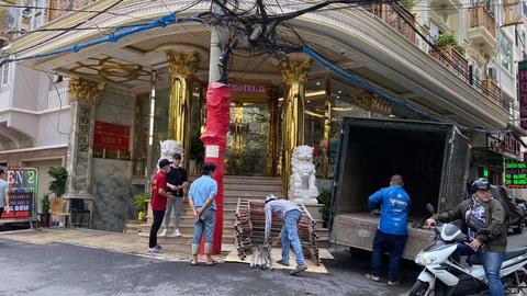 Cưỡng chế tháo dỡ các công trình sai phép tại quận 10 - Ảnh 3. Cưỡng chế tháo dỡ các công trình sai phép tại quận 10 - Ảnh 3.