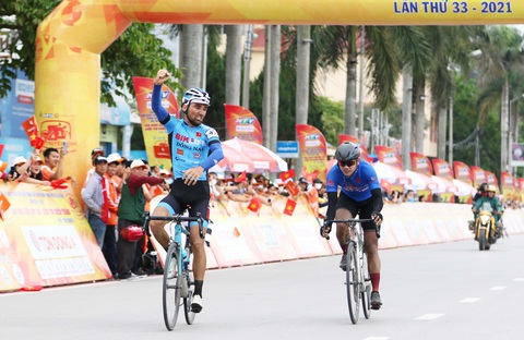 Video: Xem Loic Desriac rút thắng Nguyễn Tấn Hoài ở chặng 2 - Ảnh 1. Video: Xem Loic Desriac rút thắng Nguyễn Tấn Hoài ở chặng 2 - Ảnh 1.