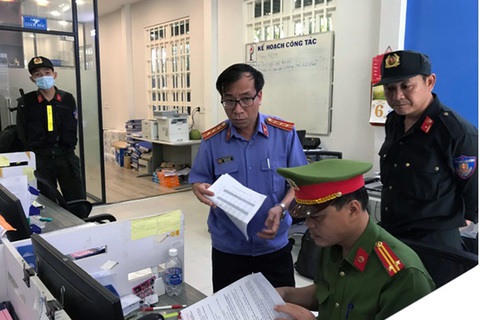 Vụ 2,7 triệu lít xăng giả: Khám xét thêm 9 địa điểm, bắt giam tổng giám đốc Công ty Phúc Lâm - Ảnh 5. Vụ 2,7 triệu lít xăng giả: Khám xét thêm 9 địa điểm, bắt giam tổng giám đốc Công ty Phúc Lâm - Ảnh 5.