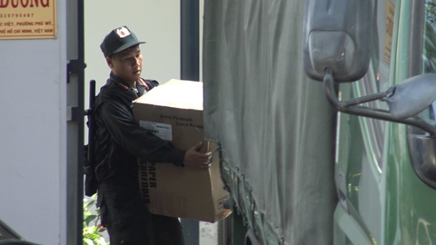 Vụ 2,7 triệu lít xăng giả: Khám xét thêm 9 địa điểm, bắt giam tổng giám đốc Công ty Phúc Lâm - Ảnh 4. Vụ 2,7 triệu lít xăng giả: Khám xét thêm 9 địa điểm, bắt giam tổng giám đốc Công ty Phúc Lâm - Ảnh 4.