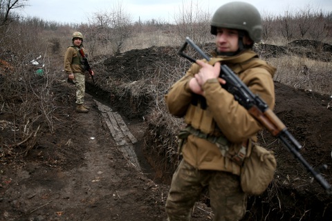 Nga đưa khí tài tới biên giới, Ukraine hối thúc NATO kết nạp thành viên - Ảnh 2. Nga đưa khí tài tới biên giới, Ukraine hối thúc NATO kết nạp thành viên - Ảnh 2.