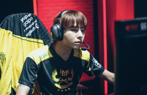 Game thủ bị chỉ trích khi mong Việt Nam dịch trở lại, đại hiệp Trấn Thành trong game quá ảo - Ảnh 3. Game thủ bị chỉ trích khi mong Việt Nam dịch trở lại, đại hiệp Trấn Thành trong game quá ảo - Ảnh 3.