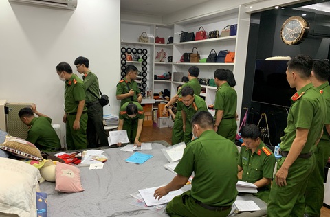 Bắt nữ đại gia, vợ diễn viên nổi tiếng có liên quan đến cho vay nặng lãi của nhà Thiện Soi - Ảnh 3. Bắt nữ đại gia, vợ diễn viên nổi tiếng có liên quan đến cho vay nặng lãi của nhà Thiện Soi - Ảnh 3.