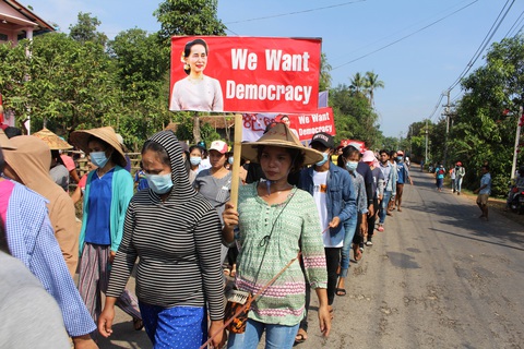 1.800 người Myanmar trốn sang Ấn Độ, có ít nhất 6 nghị sĩ - Ảnh 1. 1.800 người Myanmar trốn sang Ấn Độ, có ít nhất 6 nghị sĩ - Ảnh 1.