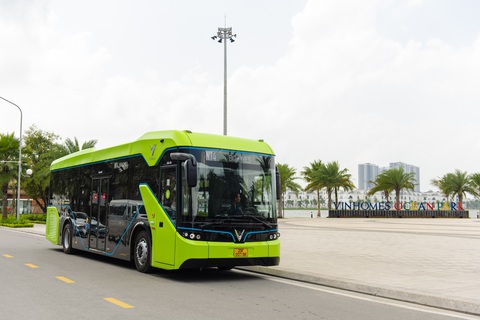 Xe buýt điện thông minh đầu tiên của Việt Nam chính thức lăn bánh - Ảnh 2. Xe buýt điện thông minh đầu tiên của Việt Nam chính thức lăn bánh - Ảnh 2.