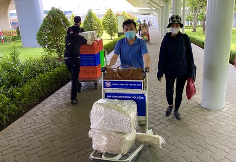 Làn xe công nghệ ở Tân Sơn Nhất vì sao có Be không có Grab? - Ảnh 1. Làn xe công nghệ ở Tân Sơn Nhất vì sao có Be không có Grab? - Ảnh 1.