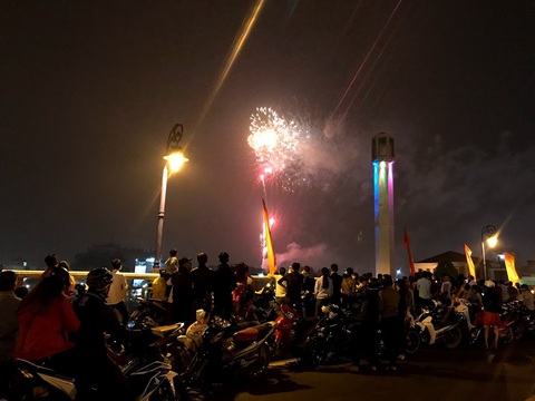 Long An xin bắn pháo hoa đã mua từ tết vào dịp 30-4 để khỏi lãng phí - Ảnh 1. Long An xin bắn pháo hoa đã mua từ tết vào dịp 30-4 để khỏi lãng phí - Ảnh 1.