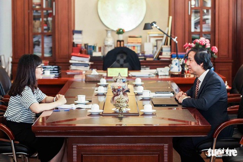 Tân Bộ trưởng Bộ GD-ĐT Nguyễn Kim Sơn: Tôi mong đời sống người thầy được cải thiện - Ảnh 2. Tân Bộ trưởng Bộ GD-ĐT Nguyễn Kim Sơn: Tôi mong đời sống người thầy được cải thiện - Ảnh 2.
