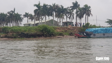 Người nuôi cá tra ‘tố’ doanh nghiệp nạo vét thông luồng gây sạt lở nặng - Ảnh 8. Người nuôi cá tra ‘tố’ doanh nghiệp nạo vét thông luồng gây sạt lở nặng - Ảnh 8.