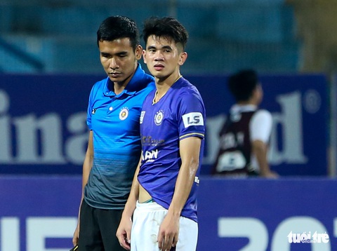 Ngoại binh CLB Viettel bóp cổ Thành Chung trong trận cầu có 2 thẻ đỏ - Ảnh 9. Ngoại binh CLB Viettel bóp cổ Thành Chung trong trận cầu có 2 thẻ đỏ - Ảnh 9.