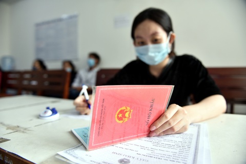 Bỏ sổ hộ khẩu, người dân giao dịch như thế nào? - Ảnh 1. Bỏ sổ hộ khẩu, người dân giao dịch như thế nào? - Ảnh 1.