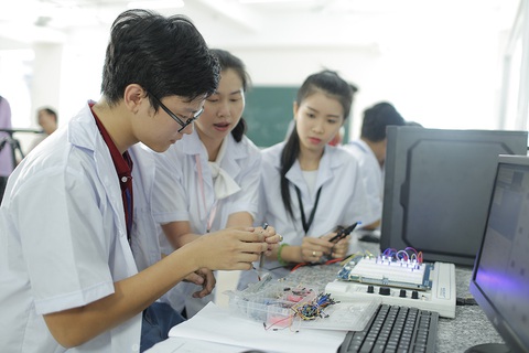 Nhân sự trường đại học công chảy qua trường tư - Ảnh 1. Nhân sự trường đại học công chảy qua trường tư - Ảnh 1.