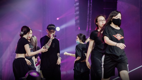 Đại Nghĩa, Việt Hương ăn gian, hé lộ sân khấu concert Rap Việt All-Star - Ảnh 4. Đại Nghĩa, Việt Hương ăn gian, hé lộ sân khấu concert Rap Việt All-Star - Ảnh 4.