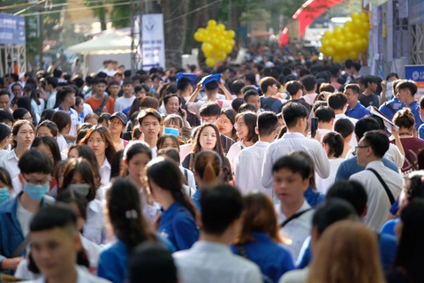 Nhiều thông tin, hoạt động bổ ích tại Ngày hội Tư vấn tuyển sinh hướng nghiệp Hà Nội 11-4 - Ảnh 1. Nhiều thông tin, hoạt động bổ ích tại Ngày hội Tư vấn tuyển sinh hướng nghiệp Hà Nội 11-4 - Ảnh 1.
