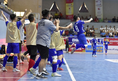 Futsal: Đương kim vô địch Thái Sơn Nam thất bại ngay ngày khai mạc - Ảnh 2. Futsal: Đương kim vô địch Thái Sơn Nam thất bại ngay ngày khai mạc - Ảnh 2.