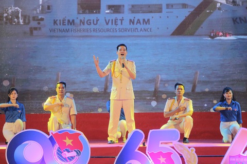Tuổi trẻ cảnh sát cơ động đón nhận Huân chương Bảo vệ Tổ quốc hạng nhì - Ảnh 5. Tuổi trẻ cảnh sát cơ động đón nhận Huân chương Bảo vệ Tổ quốc hạng nhì - Ảnh 5.
