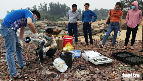 Truy tìm nguyên nhân cá sông và biển chết hàng loạt ở Thanh Hóa và Nghệ An - Ảnh 6. Truy tìm nguyên nhân cá sông và biển chết hàng loạt ở Thanh Hóa và Nghệ An - Ảnh 6.