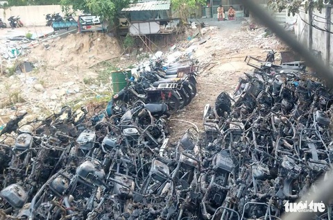 Bãi giữ xe vi phạm ở TP Thủ Đức cháy do chập điện - Ảnh 1. Bãi giữ xe vi phạm ở TP Thủ Đức cháy do chập điện - Ảnh 1.