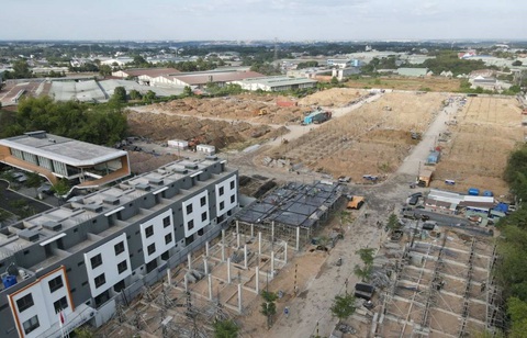Giá nhà đất tăng phi mã, giới đầu tư đãi cát tìm vàng - Ảnh 2. Giá nhà đất tăng phi mã, giới đầu tư đãi cát tìm vàng - Ảnh 2.