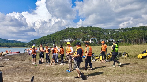 Du lịch lại rối như tơ vò trong mùa vàng đón khách - Ảnh 1. Du lịch lại rối như tơ vò trong mùa vàng đón khách - Ảnh 1.
