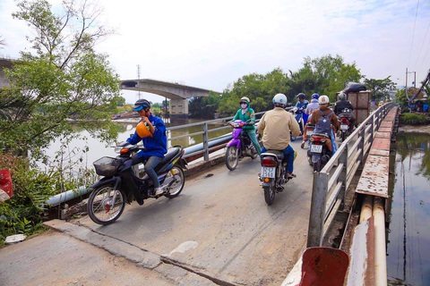 Bà con Nhà Bè chia tay cầu sắt Phước Lộc cũ mấy chục năm gắn bó - Ảnh 3. Bà con Nhà Bè chia tay cầu sắt Phước Lộc cũ mấy chục năm gắn bó - Ảnh 3.