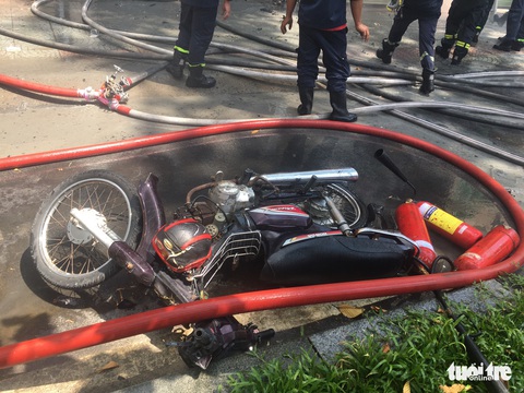 Cháy dãy nhà đang sửa chữa ở trung tâm quận 1, nhiều tài sản bị thiêu rụi - Ảnh 7. Cháy dãy nhà đang sửa chữa ở trung tâm quận 1, nhiều tài sản bị thiêu rụi - Ảnh 7.