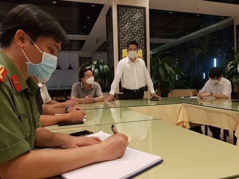 Làm rõ việc người cách ly tố khách sạn bắt trả phí cho cơ quan y tế, công an phòng chống dịch - Ảnh 1. Làm rõ việc người cách ly tố khách sạn bắt trả phí cho cơ quan y tế, công an phòng chống dịch - Ảnh 1.