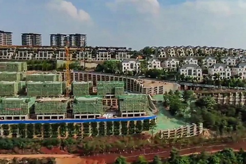 Côn Minh xóa ngàn biệt thự trái phép biến bờ hồ thành núi ximăng - Ảnh 1. Côn Minh xóa ngàn biệt thự trái phép biến bờ hồ thành núi ximăng - Ảnh 1.
