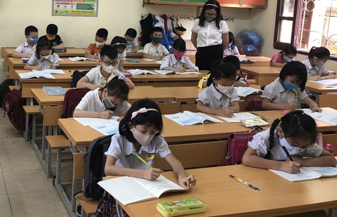 Nơi cho học sinh nghỉ, nơi thi học kỳ trực tuyến, riêng Quảng Ngãi cho học lại - Ảnh 1. Nơi cho học sinh nghỉ, nơi thi học kỳ trực tuyến, riêng Quảng Ngãi cho học lại - Ảnh 1.