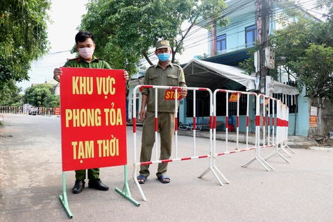 Nhiều cán bộ UBND tỉnh Quảng Trị phải xét nghiệm do 2 ca nghi mắc COVID-19 - Ảnh 1. Nhiều cán bộ UBND tỉnh Quảng Trị phải xét nghiệm do 2 ca nghi mắc COVID-19 - Ảnh 1.