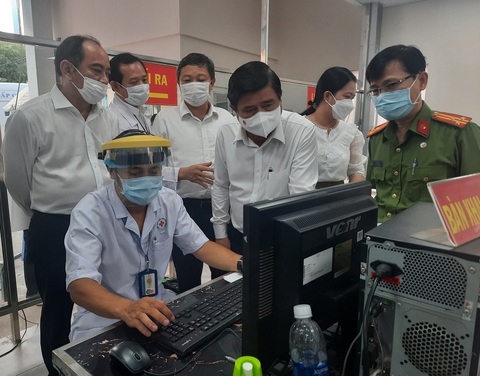 Bệnh viện Chợ Rẫy lo dịch COVID-19 xâm nhập từ đường cấp cứu - Ảnh 4. Bệnh viện Chợ Rẫy lo dịch COVID-19 xâm nhập từ đường cấp cứu - Ảnh 4.
