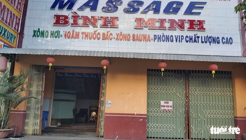 Massage bị dừng, nhiều nhân viên vẫn bán dâm tại chỗ - Ảnh 1. Massage bị dừng, nhiều nhân viên vẫn bán dâm tại chỗ - Ảnh 1.
