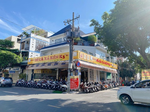 Dân Sài Gòn đổ xô thưởng thức món Mì gà Xá Kén đặc biệt - Ảnh 2. Dân Sài Gòn đổ xô thưởng thức món Mì gà Xá Kén đặc biệt - Ảnh 2.