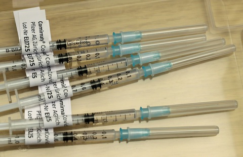 Nữ sinh Ý bị tiêm một lúc... 6 liều vắc xin COVID-19 - Ảnh 1. Nữ sinh Ý bị tiêm một lúc... 6 liều vắc xin COVID-19 - Ảnh 1.