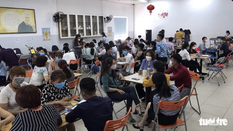 Ngay trong dịch, hơn 100 người ngồi san sát ở 1 văn phòng công ty - Ảnh 2. Ngay trong dịch, hơn 100 người ngồi san sát ở 1 văn phòng công ty - Ảnh 2.