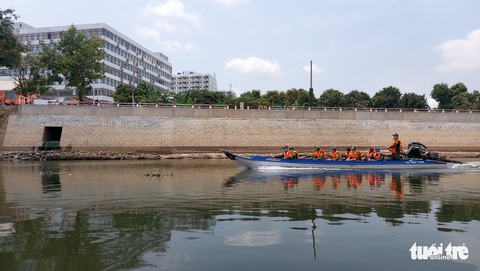 Nhiều người Việt bơi qua sông để nhập cảnh trái phép ở An Giang - Ảnh 2. Nhiều người Việt bơi qua sông để nhập cảnh trái phép ở An Giang - Ảnh 2.