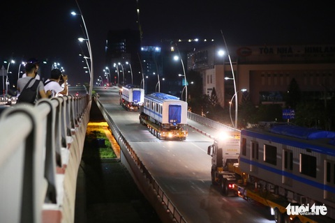 Suốt đêm đoàn xe siêu trường, siêu trọng mang các toa tàu metro đến với depot Long Bình - Ảnh 2. Suốt đêm đoàn xe siêu trường, siêu trọng mang các toa tàu metro đến với depot Long Bình - Ảnh 2.