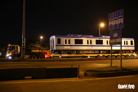 Suốt đêm đoàn xe siêu trường, siêu trọng mang các toa tàu metro đến với depot Long Bình - Ảnh 10. Suốt đêm đoàn xe siêu trường, siêu trọng mang các toa tàu metro đến với depot Long Bình - Ảnh 10.