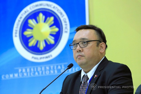 Nóng: Phát ngôn viên của Phủ Tổng thống Philippines nói không sở hữu đá Ba Đầu - Ảnh 1. Nóng: Phát ngôn viên của Phủ Tổng thống Philippines nói không sở hữu đá Ba Đầu - Ảnh 1.