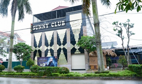 Các video đồi trụy được cho là ở quán bar Sunny là giả mạo - Ảnh 1. Các video đồi trụy được cho là ở quán bar Sunny là giả mạo - Ảnh 1.