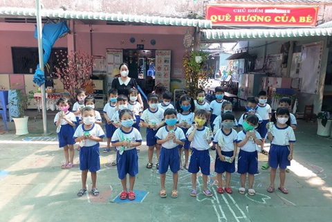 1,7 triệu hộp sữa đến với trẻ em khó khăn giữa dịch COVID-19 - Ảnh 2. 1,7 triệu hộp sữa đến với trẻ em khó khăn giữa dịch COVID-19 - Ảnh 2.