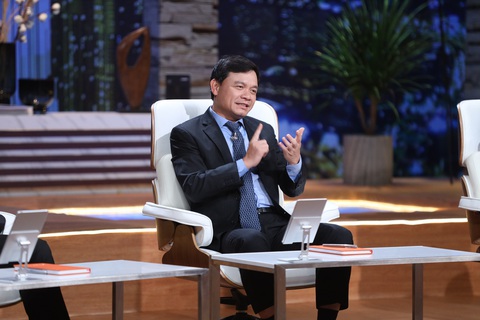 Shark Phú gây tranh cãi khi quan tâm nhan sắc nữ CEO? - Ảnh 4. Shark Phú gây tranh cãi khi quan tâm nhan sắc nữ CEO? - Ảnh 4.