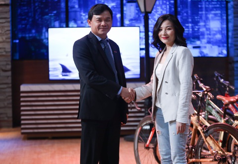 Shark Phú gây tranh cãi khi quan tâm nhan sắc nữ CEO? - Ảnh 5. Shark Phú gây tranh cãi khi quan tâm nhan sắc nữ CEO? - Ảnh 5.