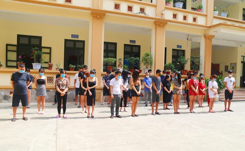 Khởi tố nữ quản lý quán karaoke để 33 thanh niên chơi ma túy, hát hò giữa mùa dịch - Ảnh 1. Khởi tố nữ quản lý quán karaoke để 33 thanh niên chơi ma túy, hát hò giữa mùa dịch - Ảnh 1.