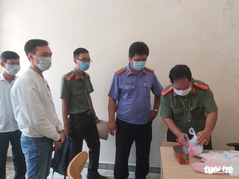 Lộ diện đường dây tổ chức cho người nước ngoài ‘đội lốt’ chuyên gia nhập cảnh trái phép - Ảnh 2. Lộ diện đường dây tổ chức cho người nước ngoài ‘đội lốt’ chuyên gia nhập cảnh trái phép - Ảnh 2.