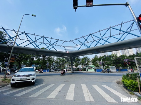 Cầu bộ hành chữ Y đẹp như thơ ở Hà Nội chuẩn bị khánh thành - Ảnh 3. Cầu bộ hành chữ Y đẹp như thơ ở Hà Nội chuẩn bị khánh thành - Ảnh 3.