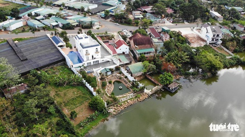 Tháo dỡ biệt thự khủng xây không phép, kiểm điểm Văn phòng đăng ký đất đai Bảo Lộc - Ảnh 2. Tháo dỡ biệt thự khủng xây không phép, kiểm điểm Văn phòng đăng ký đất đai Bảo Lộc - Ảnh 2.